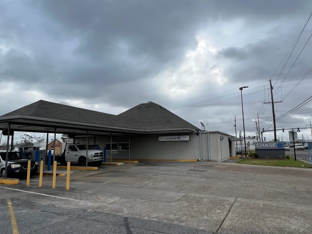 chase bank drive through gonzales la