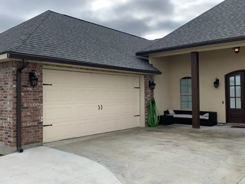 garage door with gutters