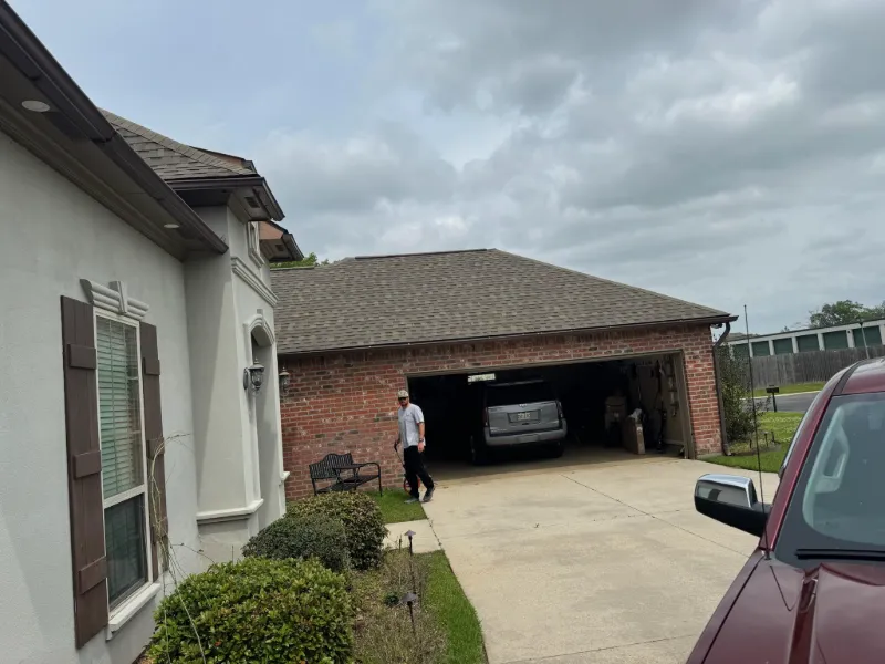 light brick home front yard driveway baton rouge